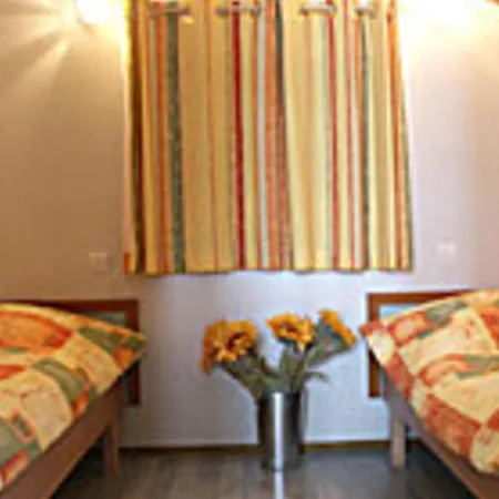 Avec Animaux, Entre Vallee De La Sioule Et Combraille - Fr-1-489-314 *